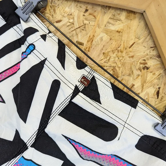 Quiksilver Board Shorts Surfwear Beach Summer Holiday Swimwear Pocket Mens 28 - Picture 7 of 7